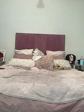 Bootyliciouse21X online show from August 4, 1:03 pm