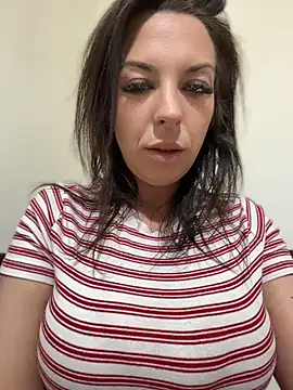 Snapshot of Almmaxxxx chatting on May 18, 1:35 am Almmaxxxx online show from May 18, 1:35 am