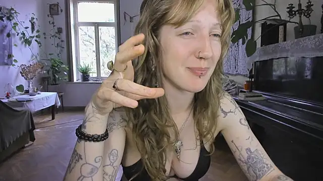 Snapshot of Miranda2_0 chatting on October 7, 6:43 am Miranda2 0 online show from October 7, 6:43 am