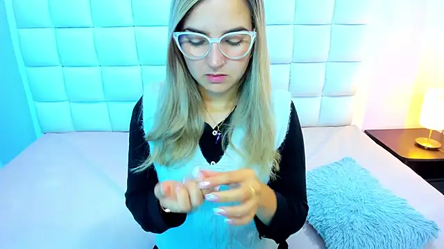 teresasroom  online show from October 6, 4:15 pm