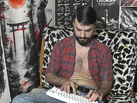 Snapshot of 00george chatting on November 24, 2:33 am 00george online show from November 24, 2:33 am