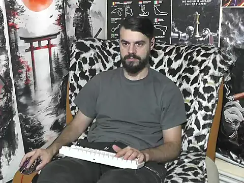 Snapshot of 00george chatting on December 3, 4:42 am 00george online show from December 3, 4:42 am