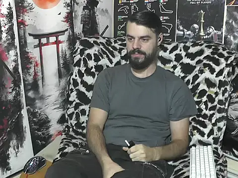 Snapshot of 00george chatting on December 4, 4:11 am 00george online show from December 4, 4:11 am