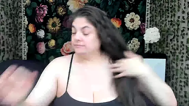 Snapshot of Exotic-Melons chatting on December 15, 11:31 pm Exotic-Melons online show from December 15, 11:31 pm