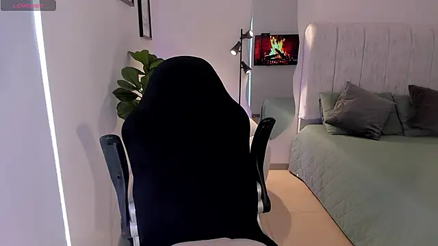 AmyWood online show from March 3, 1:28 pm