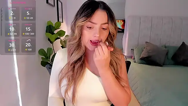 Snapshot of AmyWood chatting on July 1, 9:47 pm AmyWood online show from July 1, 9:47 pm