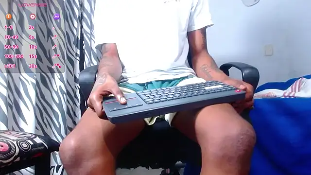 Snapshot of kilian_xx chatting on July 10, 8:18 am kilian xx online show from July 10, 8:18 am