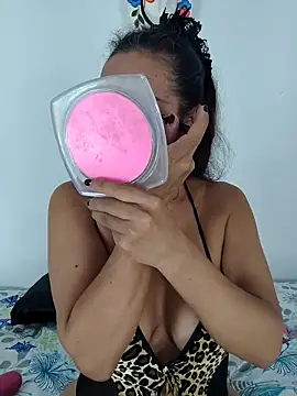 YOURSDEBORA online show from October 28, 6:43 pm