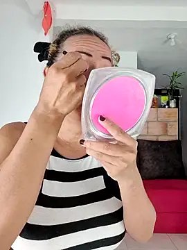 YOURSDEBORA online show from November 25, 7:36 pm