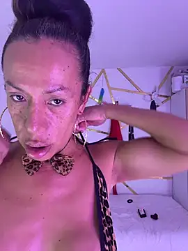 Snapshot of YOURSDEBORA chatting on June 2, 6:54 pm YOURSDEBORA online show from June 2, 6:54 pm