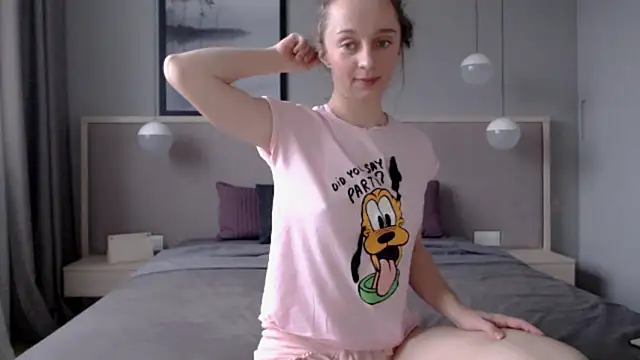 Snapshot of ShySchoolGirl chatting on October 28, 1:36 pm ShySchoolGirl online show from October 28, 1:36 pm