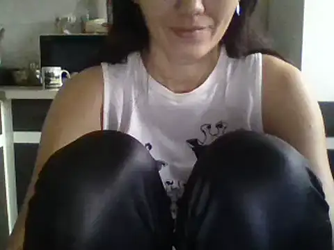 Snapshot of Katesweetkate chatting on December 16, 1:32 pm Katesweetkate online show from December 16, 1:32 pm