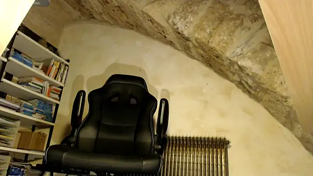 leon 2002 online show from November 3, 1:45 pm