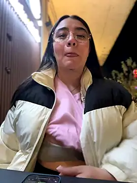 Snapshot of vaneelee chatting on November 12, 4:02 am vaneelee online show from November 12, 4:02 am