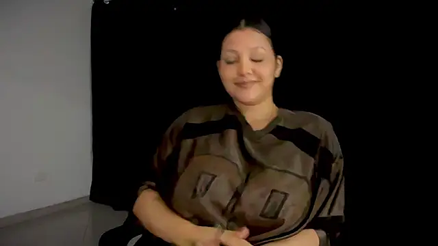 Snapshot of MarcellaGriffin chatting on November 18, 11:15 pm MarcellaGriffin online show from November 18, 11:15 pm