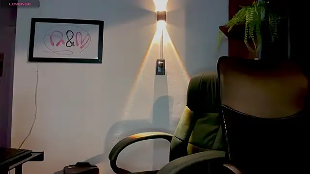 Snapshot of MarcellaGriffin chatting on June 18, 2:34 am MarcellaGriffin online show from June 18, 2:34 am