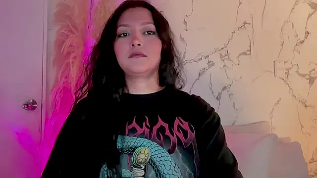 Snapshot of MarcellaGriffin chatting on June 23, 1:53 pm MarcellaGriffin online show from June 23, 1:53 pm