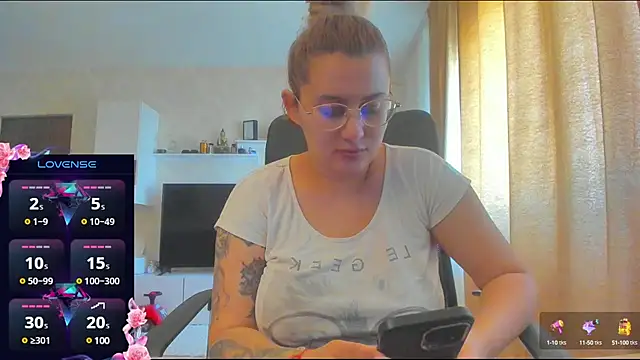 hot evil queen online show from March 6, 8:30 am