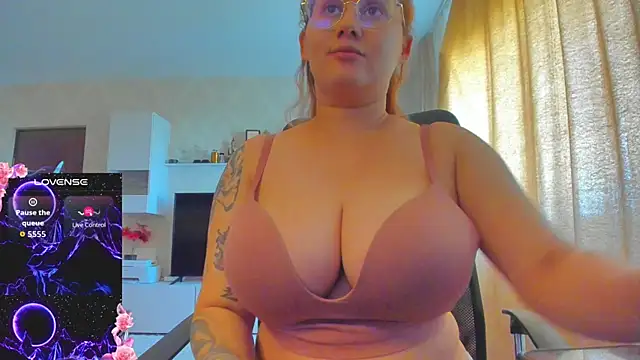 hot evil queen online show from September 28, 9:25 am