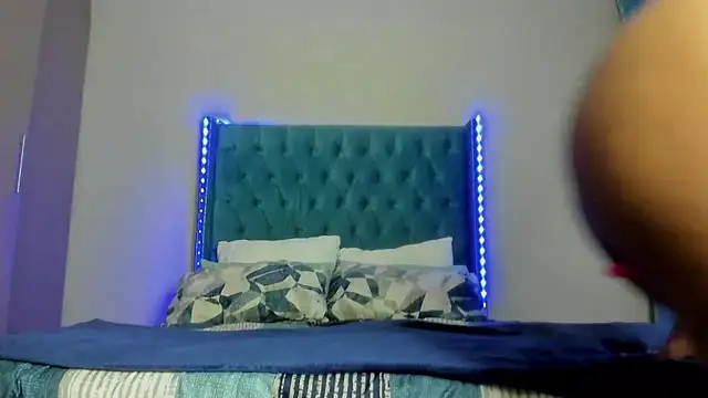 Snapshot of BlueberryDiamond chatting on January 18, 9:13 pm BlueberryDiamond online show from January 18, 9:13 pm