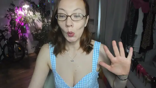 Snapshot of Constancia_pure chatting on June 2, 3:03 pm Constancia pure online show from June 2, 3:03 pm