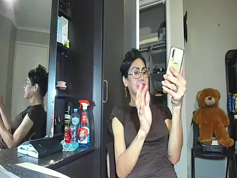 Snapshot of Angelchezcka chatting on April 13, 11:05 am Angelchezcka online show from April 13, 11:05 am
