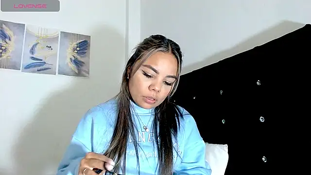 Kylie loveee online show from March 12, 1:23 am