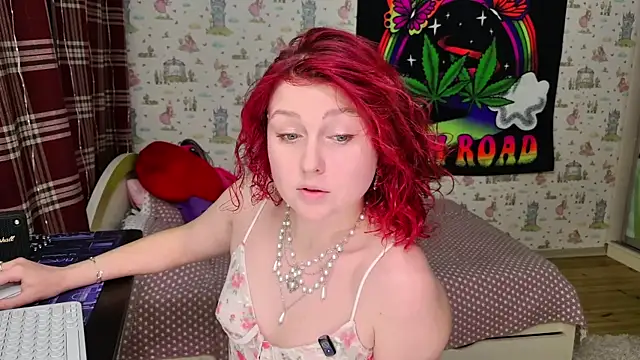 Snapshot of SmokyRose chatting on June 1, 10:39 am SmokyRose online show from June 1, 10:39 am