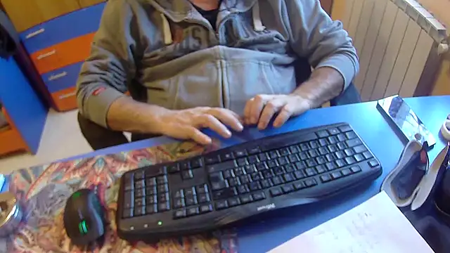 Snapshot of Tango128 chatting on October 15, 9:42 am Tango128 online show from October 15, 9:42 am