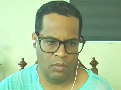 Snapshot of thesugar32 chatting on May 7, 12:21 pm thesugar32 online show from May 7, 12:21 pm