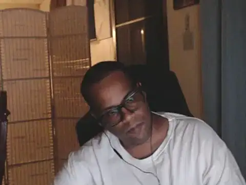 Snapshot of thesugar32 chatting on May 12, 2:52 am thesugar32 online show from May 12, 2:52 am