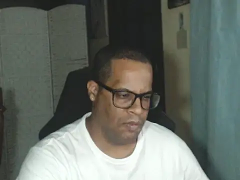Snapshot of thesugar32 chatting on May 16, 2:19 am thesugar32 online show from May 16, 2:19 am