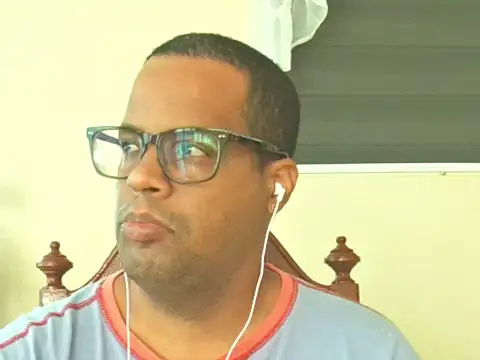 Snapshot of thesugar32 chatting on May 21, 12:12 pm thesugar32 online show from May 21, 12:12 pm