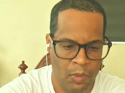 Snapshot of thesugar32 chatting on May 23, 12:53 pm thesugar32 online show from May 23, 12:53 pm