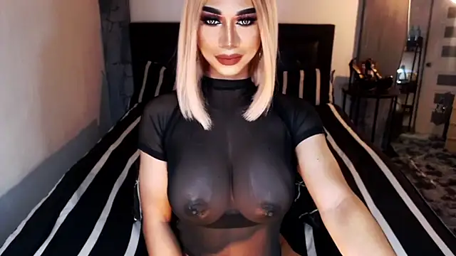 Snapshot of MassiveCockxMistress chatting on October 17, 2:41 pm MassiveCockxMistress online show from October 17, 2:41 pm