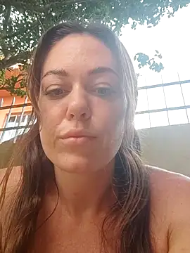 Snapshot of LilliThelo chatting on February 23, 1:32 pm LilliThelo online show from February 23, 1:32 pm