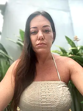 Snapshot of LilliThelo chatting on November 2, 4:48 am LilliThelo online show from November 2, 4:48 am