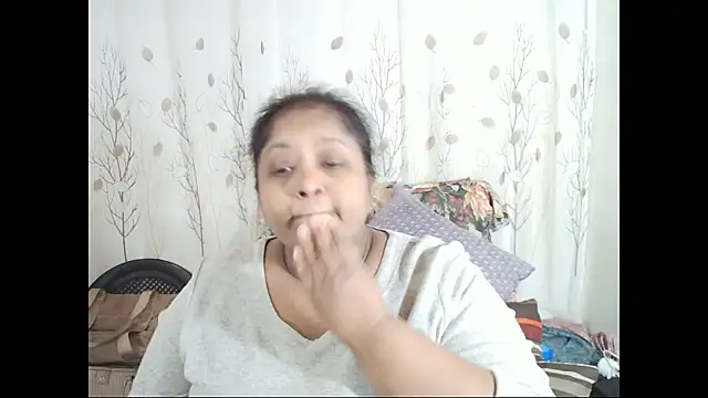 Snapshot of Indiantasha chatting on October 1, 4:02 pm Indiantasha online show from October 1, 4:02 pm