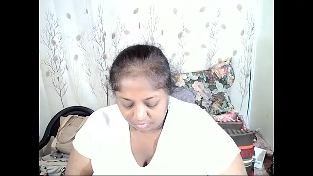 Snapshot of Indiantasha chatting on June 16, 3:36 pm Indiantasha online show from June 16, 3:36 pm