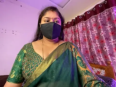 Snapshot of Love_4Sex chatting on May 18, 1:35 am Love 4Sex online show from May 18, 1:35 am