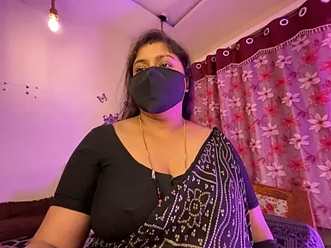 Snapshot of Love_4Sex chatting on June 2, 5:09 am Love 4Sex online show from June 2, 5:09 am