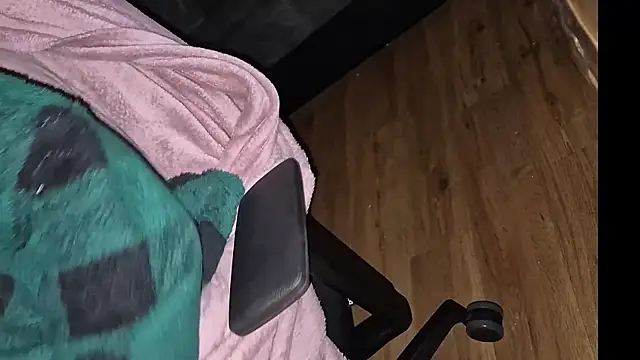 -luckybong- online show from March 9, 9:14 pm