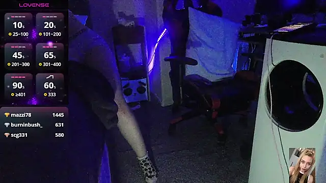 Blondiewithanass online show from November 10, 12:48 pm