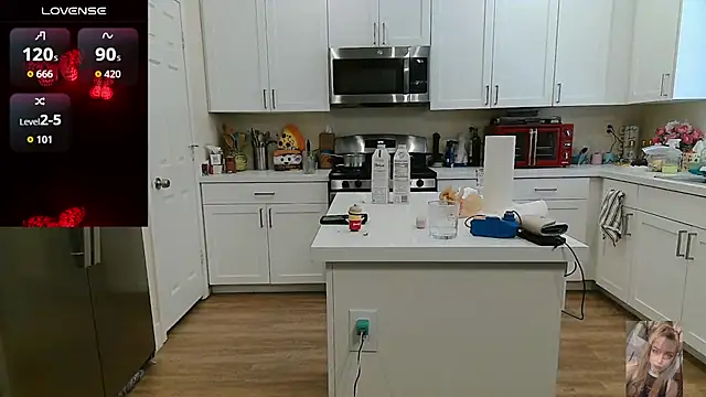 Blondiewithanass online show from July 4, 5:41 pm
