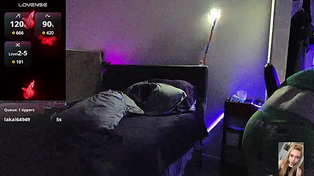 Blondiewithanass online show from July 28, 4:50 pm