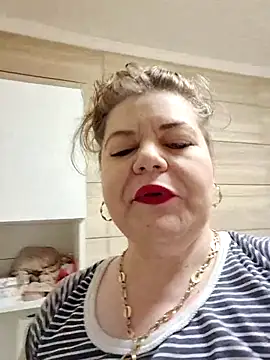 Snapshot of cindybbwsquirt chatting on July 6, 3:36 am cindybbwsquirt online show from July 6, 3:36 am