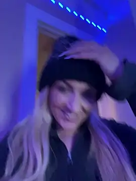 Snapshot of LittleMissEeve chatting on February 20, 1:46 am LittleMissEeve online show from February 20, 1:46 am