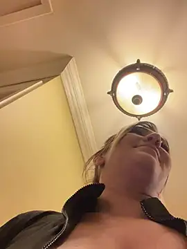 Snapshot of LittleMissEeve chatting on March 14, 5:24 pm LittleMissEeve online show from March 14, 5:24 pm