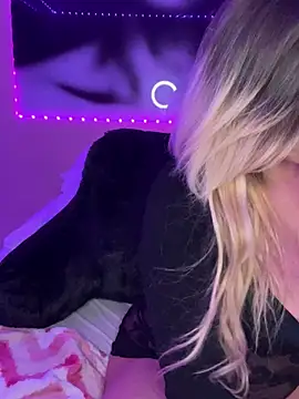 Snapshot of LittleMissEeve chatting on March 16, 1:38 am LittleMissEeve online show from March 16, 1:38 am