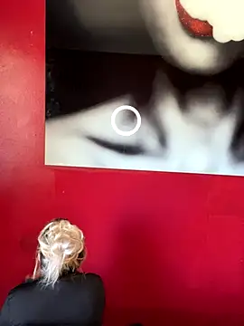 Snapshot of LittleMissEeve chatting on October 24, 6:37 pm LittleMissEeve online show from October 24, 6:37 pm